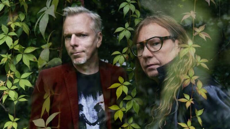 Jazz im Pferdestall: Zwei Stars der Szene machen den Auftakt Der Pianist Vladyslav Sendecki und der Schlagzeuger Jürgen Spiegel spielen zusammen auf Schloss Agathenburg.
