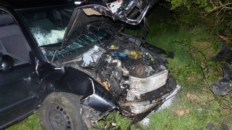 Der Pkw ist nach dem Verkehrsunfall auf dem Altenwalder Heideweg ein Totalschaden.