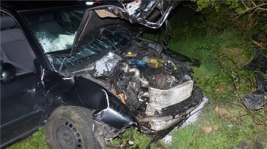 Der Pkw ist nach dem Verkehrsunfall auf dem Altenwalder Heideweg ein Totalschaden.
