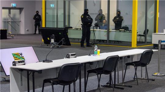 Der Platz des Angeklagten im Gerichtssaal ist in einem Glaskasten. (Archivbild)