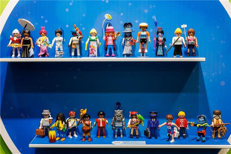 Der Playmobil-Mutterkonzern baut weltweit rund 700 Stellen ab, davon rund 370 in Deutschland.