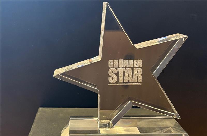 Der Pokal für den Gründerstar-Preisträger 2025: das Technologieunternehmen Modern Safety Enginneering mit Sitz in Buxtehude.