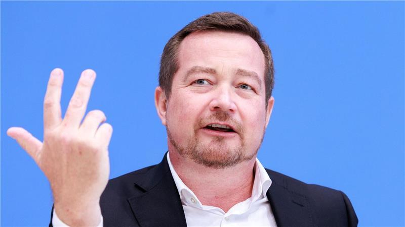 Der Polizeibeauftragte des Bundes, Uli Grötsch (SPD), sah den Taser früher kritisch, hat seine Meinung aber inzwischen geändert. (Archivfoto)