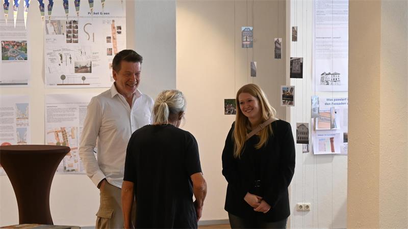 Leerstände in Stader City: Das wird aus dem Pop-up-Store Der Pop-up-Store war für 14 Monate Atelier und Ausstellungsraum für viele verschiedene Künstler. Künstler wie Bolko Lange und Jens Ahrens waren begeistert vom Projekt.