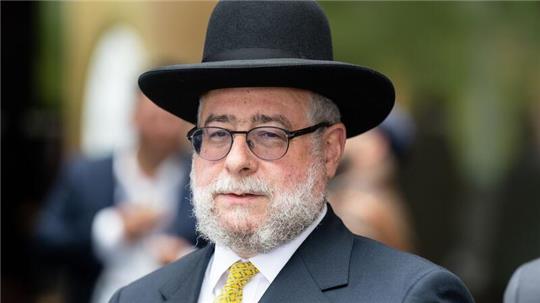Der Präsident der Europäischen Rabbinerkonferenz, Pinchas Goldschmidt, erhält den Karlspreis 2024.