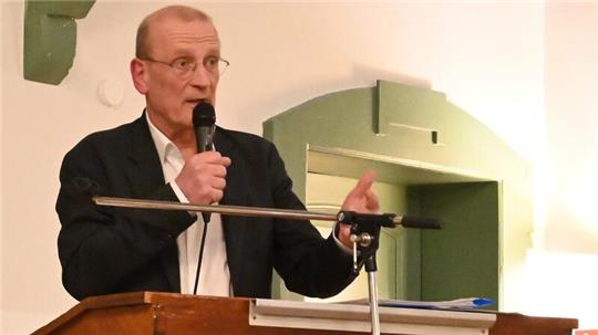 Der Präsident der europäischen Hafenbetreibervereinigung Feport, Gunther Bonz, war Redner beim Captains Dinner des Nautischen Vereins Niederelbe in Jork.