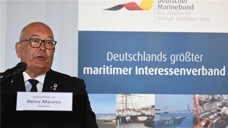 Internationale Konflikte und Trump beschäftigen Schifffahrt Der Präsident des Deutschen Marinebundes Heinz Maurus spricht zu Beginn des Deutschen Schifffahrtstags.