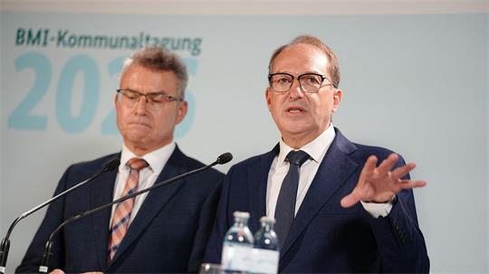 Der Präsident des Landkreistags, Achim Brötel (links), drängt den Bund zum Handeln beim Schutz der Bevölkerung im Kriegs- oder Katastrophenfall.