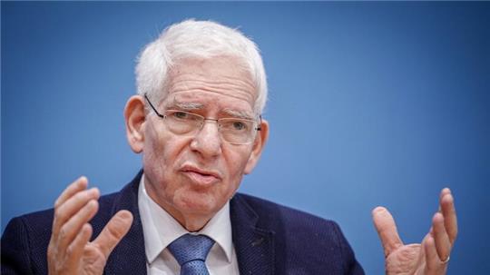 Der Präsident des Zentralrats der Juden, Josef Schuster, berichtet, dass seit dem 7. Oktober weniger jüdische Menschen in Deutschland Gottesdienste besuchen würden.