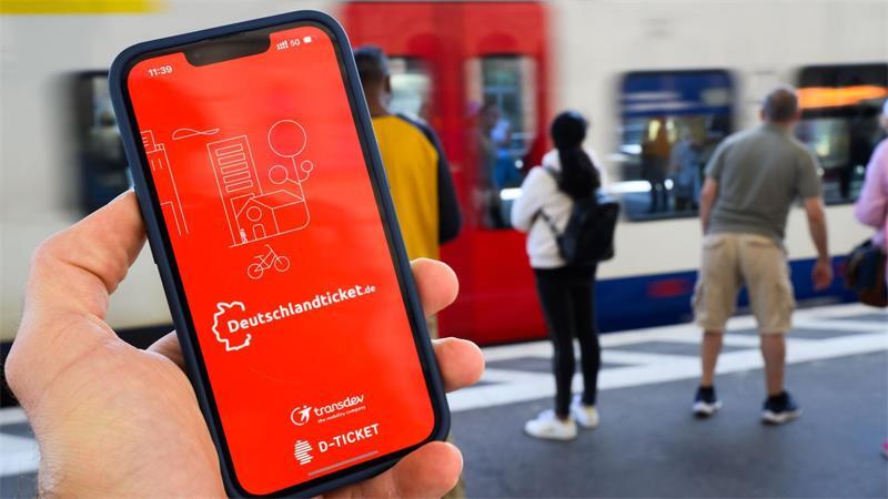 Statt Tarifdschungel: Fahrscheine für 15 oder 60 Minuten? Der Preis des Deutschlandtickets für 2027 wird bald ermittelt. (Archivbild)