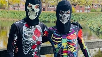 Der Preis für den Partnerlook des Jahres geht an diese beiden "Gestalten".