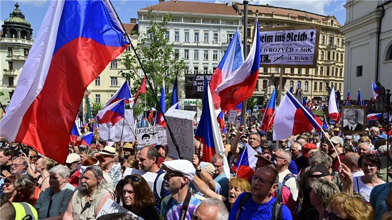 Sudetendeutscher Tag in Brünn ein „historisches Signal“ Der Protestmarsch gegen den Sudetendeutschen Tag: Die Polizei schätzt die Zahl der Demonstranten auf rund 2.500.