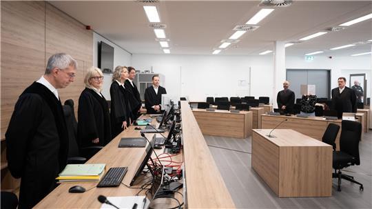 Der Prozess am OLG Dresden richtet sich gegen eine mutmaßliche Vertraute und Unterstützerin des rechten Terrortrios NSU.