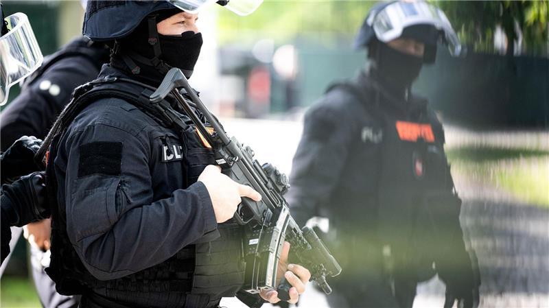Verübte Klette Überfälle? Verteidigung sieht keine Beweise Der Prozess gegen Daniela Klette findet unter hohen Sicherheitsvorkehrungen statt.