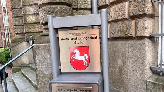 Der Prozess gegen den 26-Jährigen findet vor der 3. Großen Strafkammer statt.