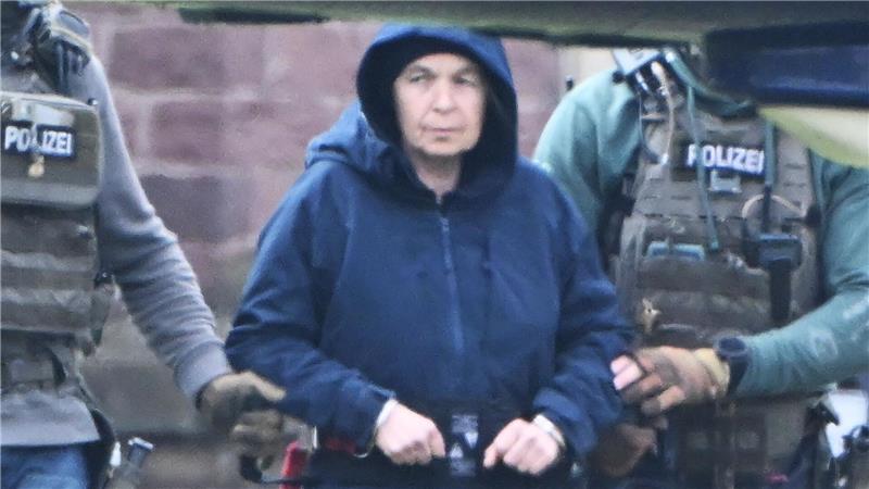 Der Prozess gegen die frühere RAF-Terroristin Daniela Klette soll spätestens ab Sommer in Verden stattfinden - möglicherweise in einem umgebauten Reitstall. (Archivfoto)