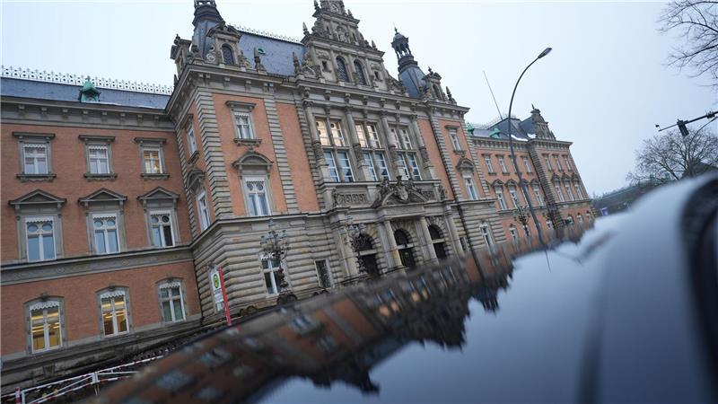 Der Prozess gegen die mutmaßlichen Mitglieder einer rechtsextremistischen Terrorzelle soll im Hamburger Strafjustizgebäude stattfinden. (Archivbild)