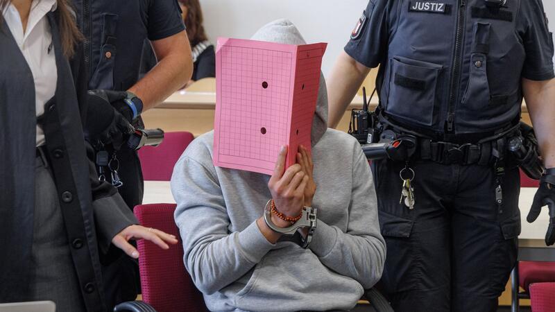 Der Prozess wird zeitweise unter Ausschluss der Öffentlichkeit geführt.