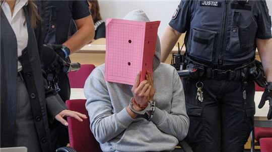 Der Prozess wird zeitweise unter Ausschluss der Öffentlichkeit geführt.