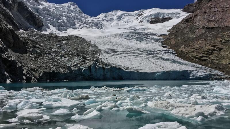 Anden-Gletscher in beispiellosem Maß geschrumpft Der Queshque-Gletscher in Peru