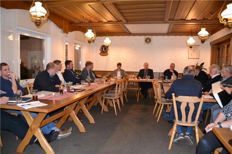 Bernd Tietje (CDU) bleibt Bürgermeister in Wischhafen Der Rat der Gemeinde Wischhafen konstituierte sich am Montagabend im Gasthaus Sieb.