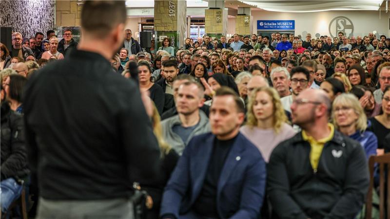 Der Rechtsanwalt Daniel Kuhlmann hat nach dem Gelsenkirchener Sparkassen-Einbruch nach eigenen Angaben erste Klagen gegen die Bank eingereicht.
