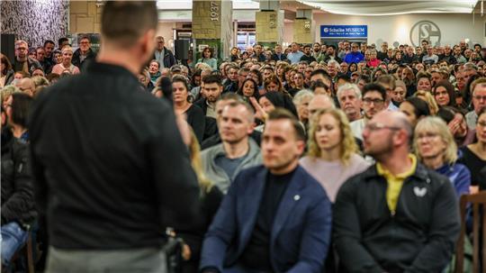 Der Rechtsanwalt Daniel Kuhlmann hat nach dem Gelsenkirchener Sparkassen-Einbruch nach eigenen Angaben erste Klagen gegen die Bank eingereicht.