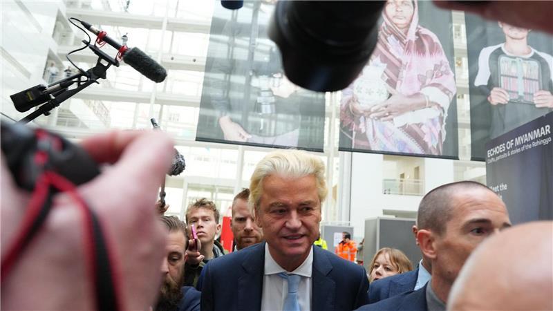 Der Rechtspopulist Geert Wilders nach der Stimmabgabe in einem Wahllokal während der Parlamentswahlen in den Niederlanden.