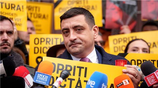 Der Rechtspopulist George Simion von der Partei AUR gilt als Favorit bei der Präsidentenwahl in Rumänien. (Archivbild)