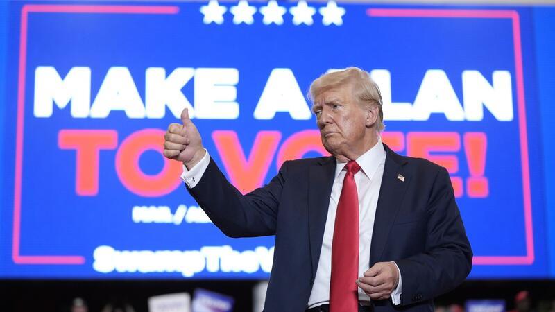 Trump bleibt bei provokativer Aussage zu Wahl in vier Jahren Der Republikaner Donald Trump umgarnt im Wahlkampf konservative Christen.
