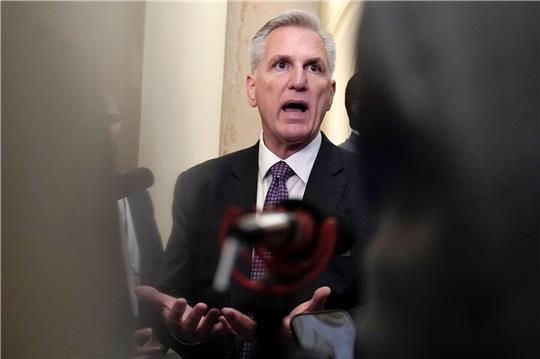 Der Republikaner Kevin McCarthy wurde erst nach 15 Wahlgängen auf den wichtigsten Posten im Repräsentantenhaus gehievt.