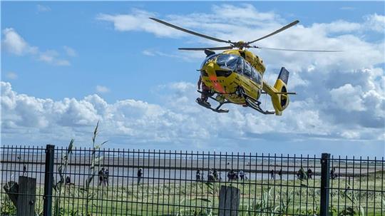 Der Rettungshubschrauber "Christoph 26" hat den Urlauber aus dem Watt geborgen. Foto: Privat