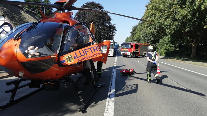 Düdenbüttel: Motorradfahrer bei Unfall schwer verletzt Der Rettungshubschrauber Christoph 29 aus Hamburg brachte den verletzten Biker in eine Spezialklinik.