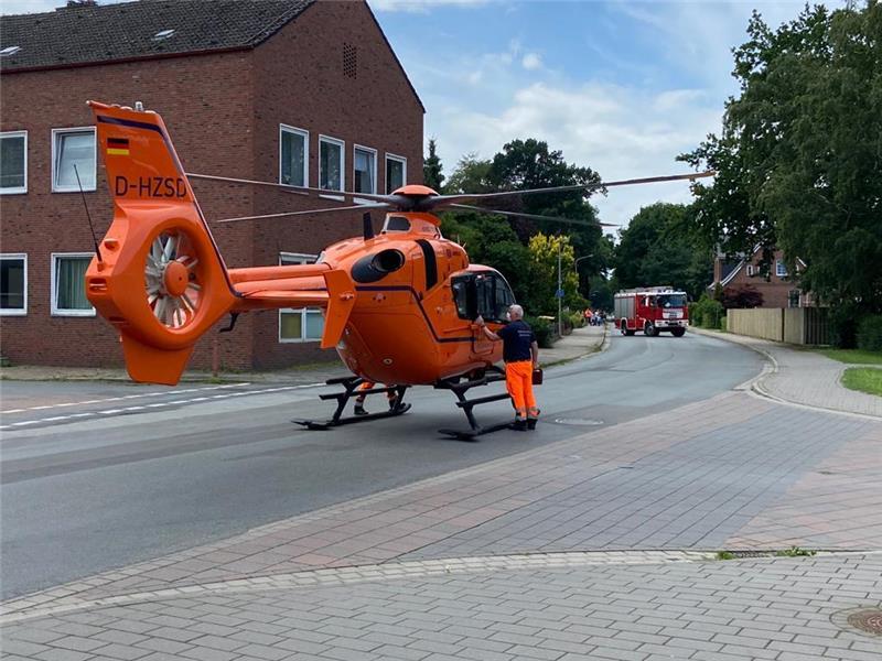 Der Rettungshubschrauber Christoph 29 landet am Samstagnachmittag in Freiburg. Foto: Viehmann