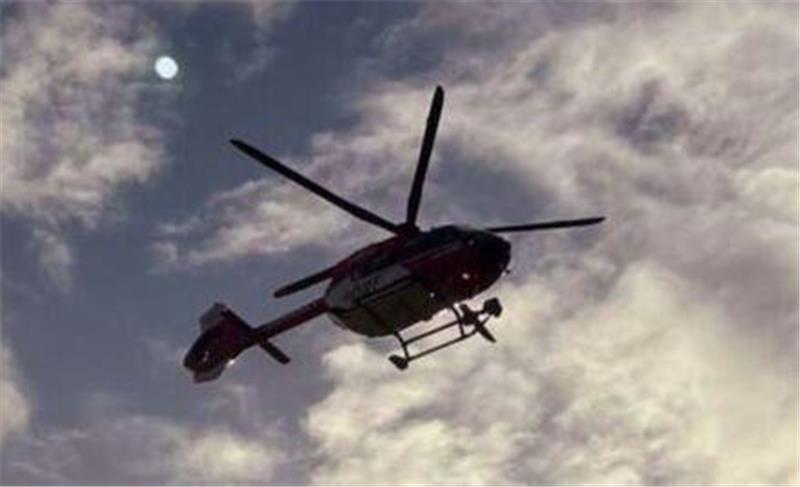 Mann unter Baum eingeklemmt: Rettungshubschrauber im Einsatz Der Rettungshubschrauber "Christoph 42" landet in Otterndorf. Foto: Lange