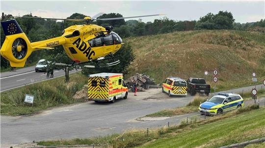 Der Rettungshubschrauber landete an der Zufahrt zur Gefängnisinsel Hahnöfersand.