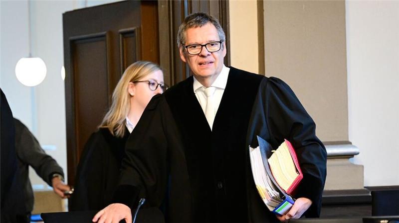 Soldat nach Vierfachmord: „Seitdem kann ich besser essen und schlafen“ Der Richter appellierte nochmals an den Angeklagten, sich vor Gericht zu äußern.