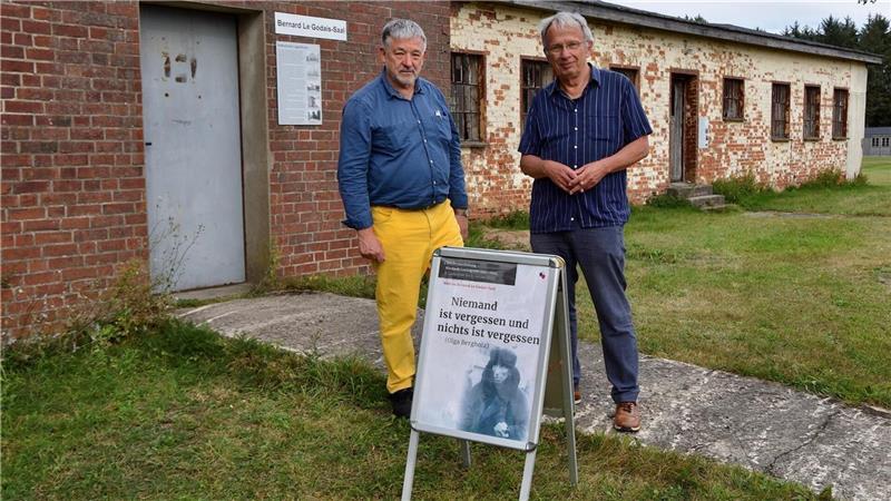 Der Rotenburger Kreistagsabgeordnete Reinhard Lindenberg (li.) und Wolfgang Müller, Vorsitzender des Vereins „Deutsch-Russische Friedenstage Bremen e. V.“ 