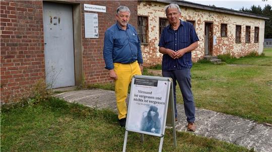 Der Rotenburger Kreistagsabgeordnete Reinhard Lindenberg (li.) und Wolfgang Müller, Vorsitzender des Vereins „Deutsch-Russische Friedenstage Bremen e. V.“ 