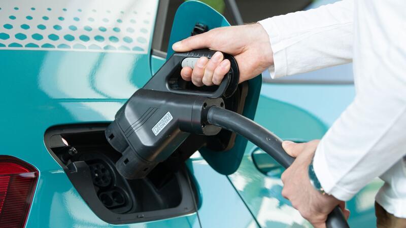 Preisverfall für E-Autos lässt Leasingraten steigen Der Rückgang der Preise für Elektroautos wird für Leasing-Kunden zunehmend zum Problem.