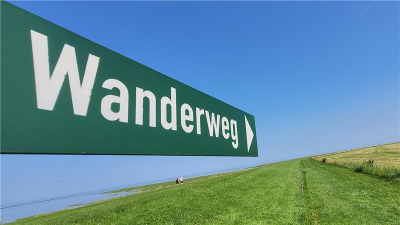 Der Rundwanderweg in Spieka-Neufeld führt an der Nordseeküste und an den für das Wattenmeer typischen Salzwiesen entlang. Angeleinte Hunde sind hier ausdrücklich erlaubt.