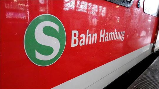 Der S-Bahn-Verkehr in Hamburg läuft wieder an. (Symbolbild)