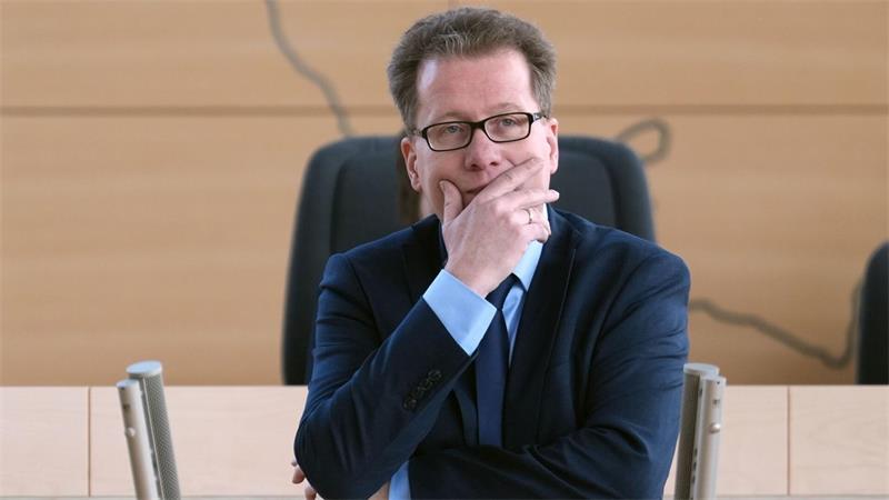 Der SPD-Bildungspolitiker Martin Habersaat ist erschrocken angesichts der aktuellen Bildungspolitik. (Archivbild)