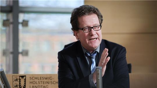 Der SPD-Bildungspolitiker Martin Habersaat will mehr Flexibilität für junge Lehrkräfte bei der Abordnung an andere Schulen. (Archivbild)