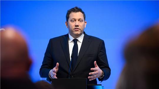 Der SPD-Chef präsentiert seinen Reformplan. 