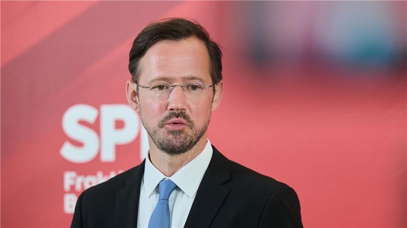 Was Beamte bei der Rentenreform beitragen könnten Der SPD-Fraktionsgeschäftsführer Dirk Wiese will die Ergebnisse der Rentenkommission abwarten. (Archivbild)