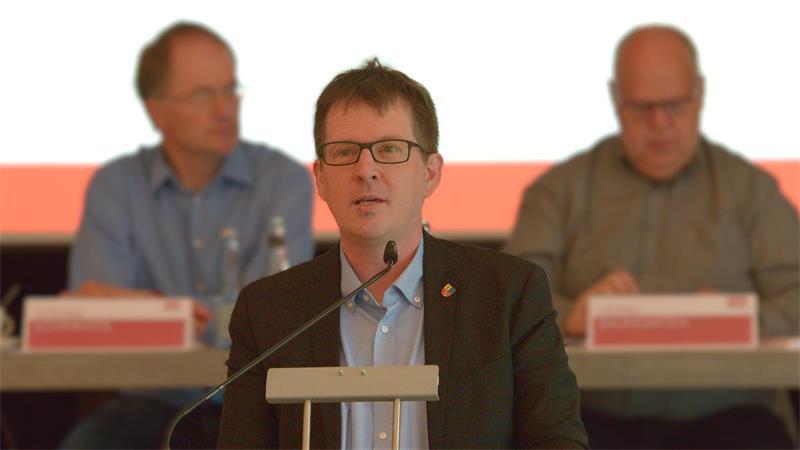 Machtkampf in SPD-Kreistagsfraktion: Silvia Nieber mit Führungsanspruch Der SPD-Kreistagsfraktionschef Björn Protze griff die AfD bei der Delegiertenkonferenz scharf an.