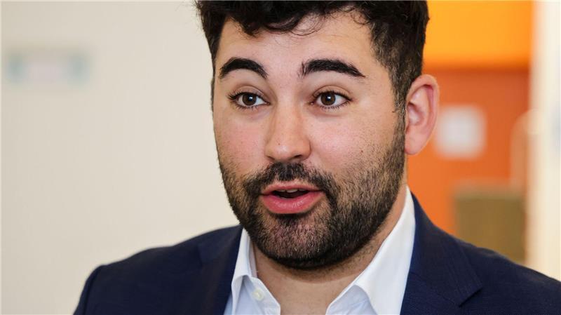 Der SPD-Landtagsabgeordnete Kianusch Stender kritisiert den Faxbetrieb der Landesregierung. (Archivbild)
