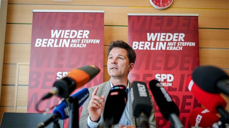 Der SPD-Spitzenkandidat für die Wahl zum Berliner Abgeordnetenhaus, Steffen Krach, steht wegen Ermittlungen gegen ihn unter Druck.  