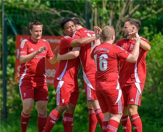 Der SSV Hagen feiert nachträglich den Klassenerhalt in der Kreisliga.